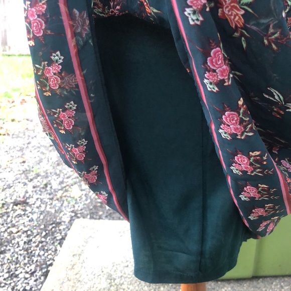 Max Studio Floral Skirt with Elastic Waist. Size M - Picture 11 of 12